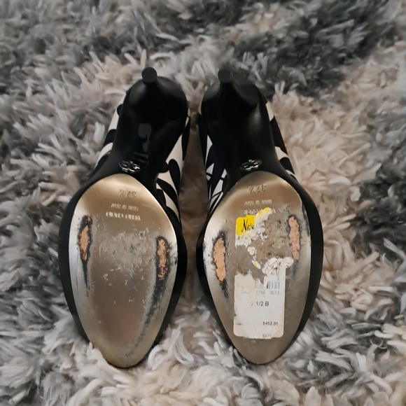 DOLCE & GABBANA LIKE NEW - Picture 3 of 9